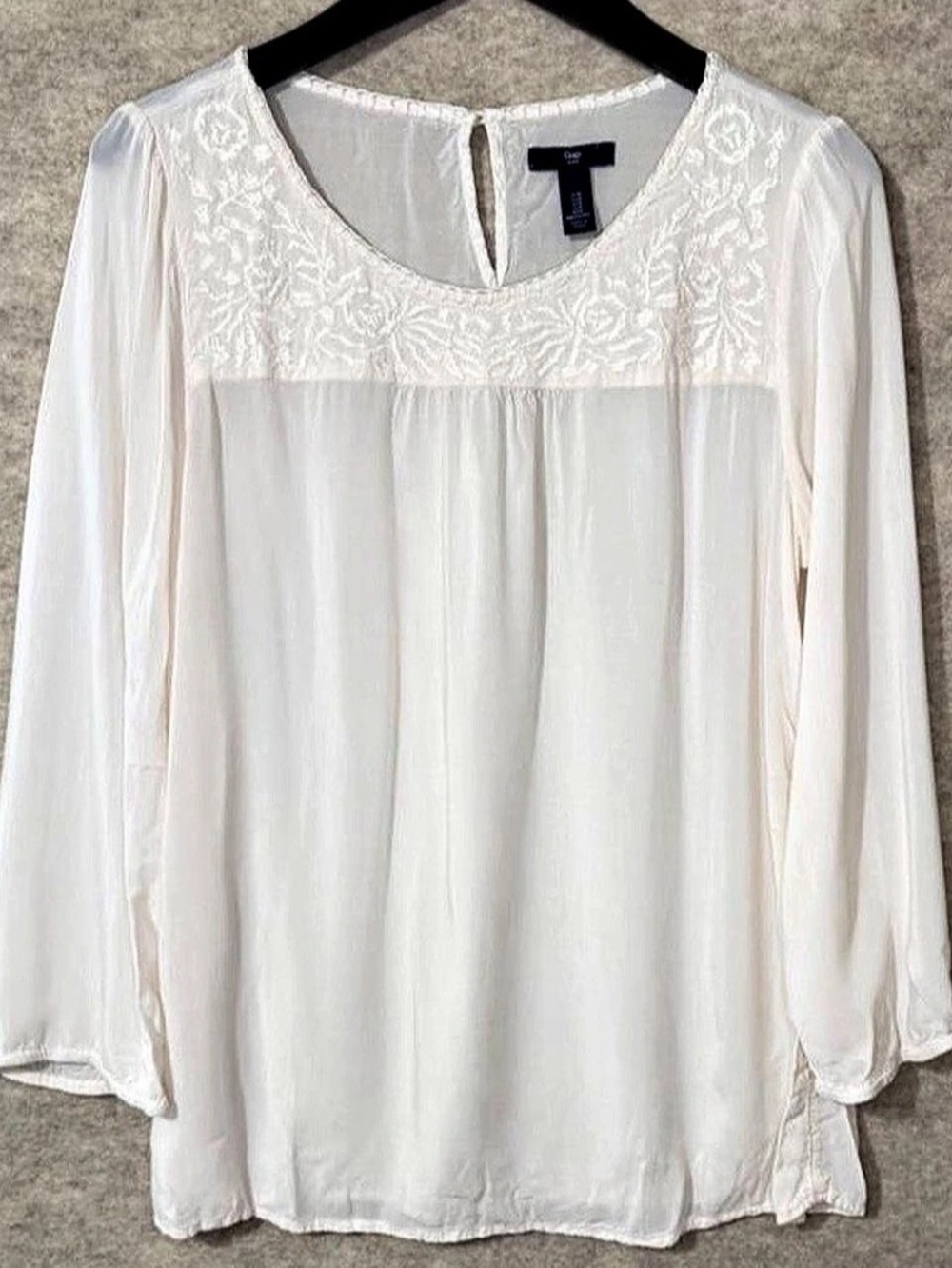 Gap Embroidered Blouse in White Size Medium